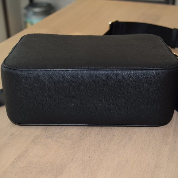 DKNY TUTU DOUBLE ZIP CAMERA CROSSBODY BAG W/ LOGO STRAP - Picture 5 of 9